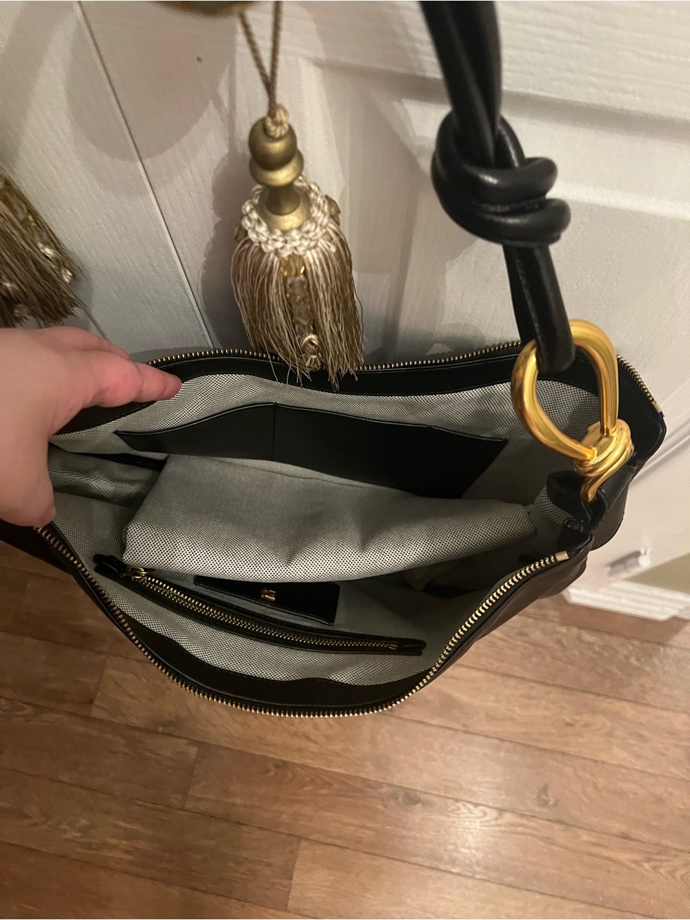 Donna Karan luxury Black Leather Shoulder Bag with Gold Accents. Never Used. - Picture 4 of 4